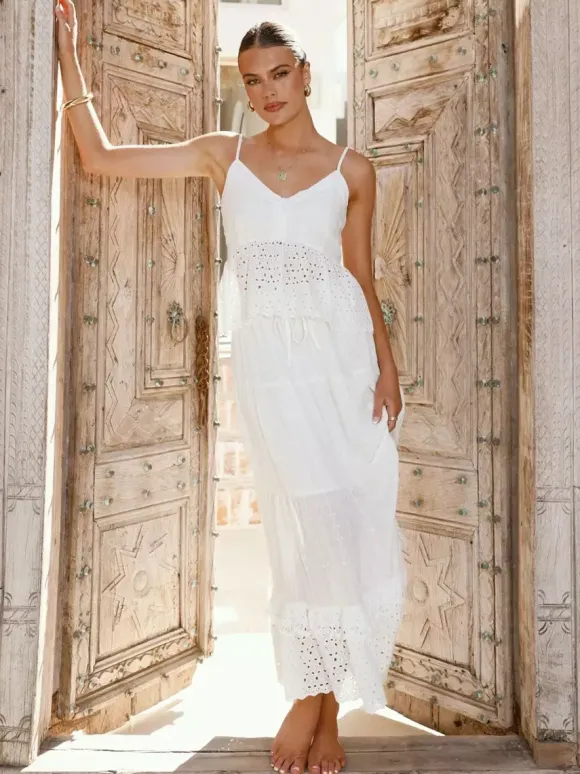 Ensemble deux pièces en coton ajouré pour femme - Débardeur blanc bohème et jupe longue à volants - Idéal pour une fête d'été sur la plage 2026