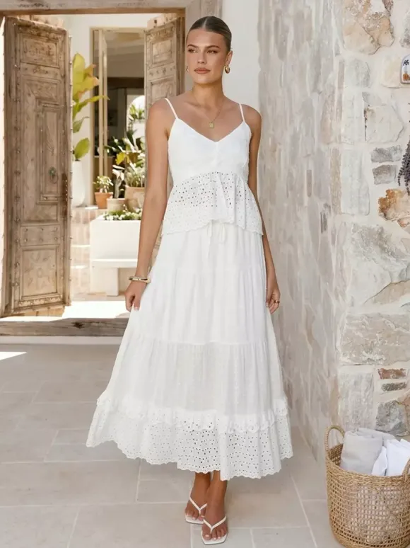 Ensemble deux pièces en coton ajouré pour femme - Débardeur blanc bohème et jupe longue à volants - Idéal pour une fête d'été sur la plage 2026