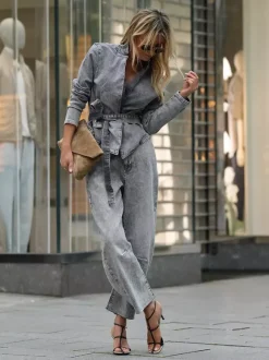 Ensemble deux pièces en denim délavé aux enzymes pour femme - Veste grise à ceinture nouée et pantalon à jambes fuselées - Collection printemps-été 2026