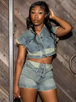 Ensemble deux pièces en denim pour femme - Crop top bleu délavé style années 2000 et short taille repliable - Streetwear été 2026