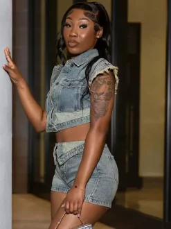 Ensemble deux pièces en denim pour femme - Crop top bleu délavé style années 2000 et short taille repliable - Streetwear été 2026
