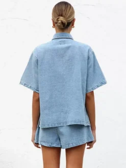 Ensemble deux pièces en jean délavé moyen pour femme - Short à cordon et chemise boutonnée - Tenues décontractées d'été 2026