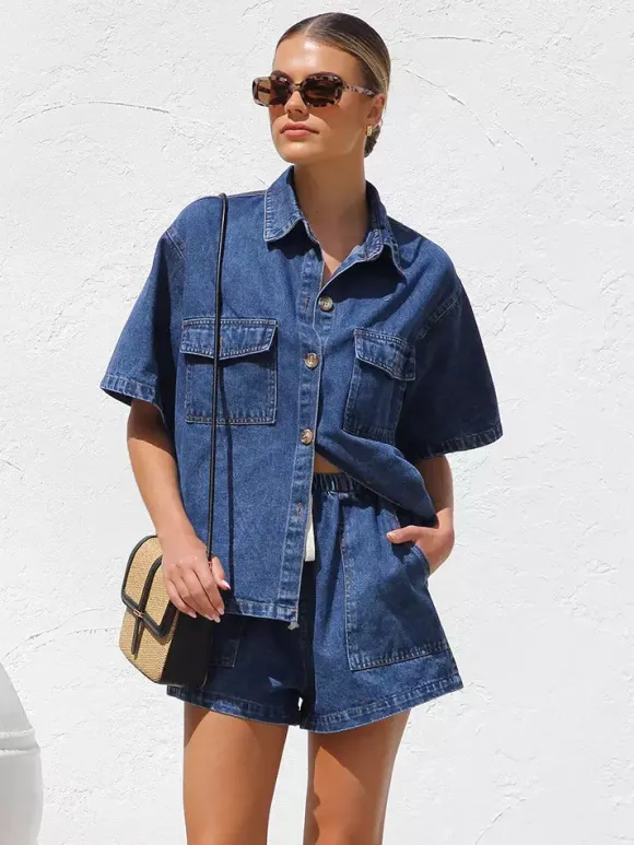 Ensemble deux pièces en jean délavé moyen pour femme - Short à cordon et chemise boutonnée - Tenues décontractées d'été 2026