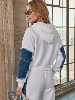 Ensemble deux pièces en patchwork de denim pour femme - Sweat à capuche clouté et pantalon large - Survêtement streetwear printemps 2026