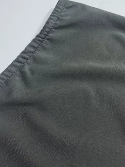Ensemble deux pièces gris sexy pour soirée : haut asymétrique sans manches et jupe.