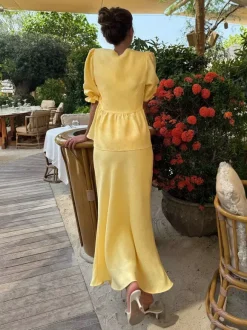 Ensemble deux pièces jaune décontracté streetwear : jupe à col V et manches bouffantes 3/4