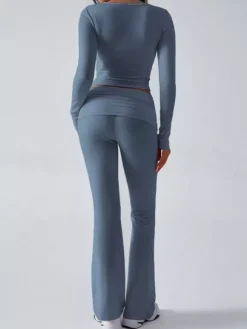Ensemble deux pièces manches longues pour femme - Haut court ajusté à col en V et pantalon évasé style yoga - Collection printemps 2026