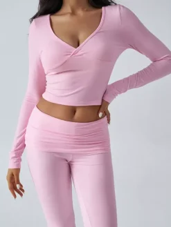 Ensemble deux pièces manches longues pour femme - Haut court ajusté à col en V et pantalon évasé style yoga - Collection printemps 2026