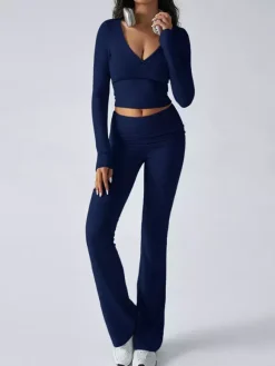 Ensemble deux pièces manches longues pour femme - Haut court ajusté à col en V et pantalon évasé style yoga - Collection printemps 2026