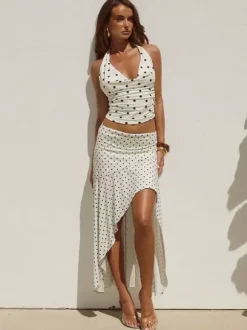 Ensemble deux pièces à pois pour femme - Haut blanc dos nu à col bénitier et jupe longue asymétrique à volants - Vacances d'été à la plage 2026