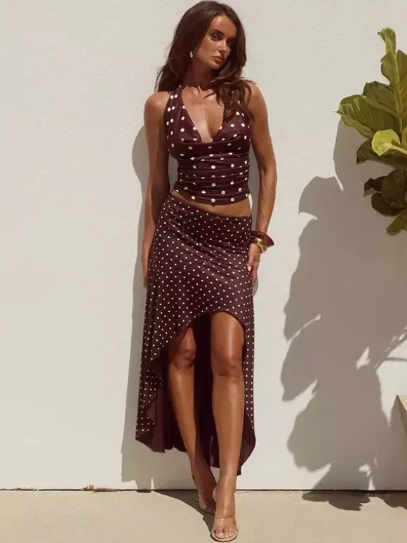 Ensemble deux pièces à pois pour femme - Haut blanc dos nu à col bénitier et jupe longue asymétrique à volants - Vacances d'été à la plage 2026