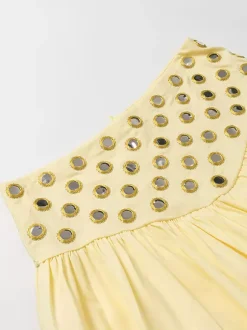Ensemble jupe 2 pièces jaune élégante à bretelles et col plissé sans manches
