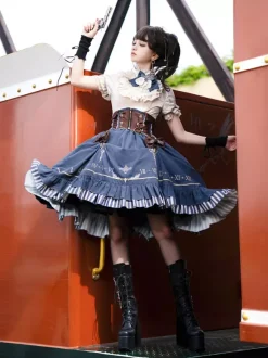 Ensemble Lolita classique chemisier blanc jupe bleue et corset trois pièces style steampunk