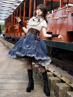 Ensemble Lolita classique chemisier blanc jupe bleue et corset trois pièces style steampunk