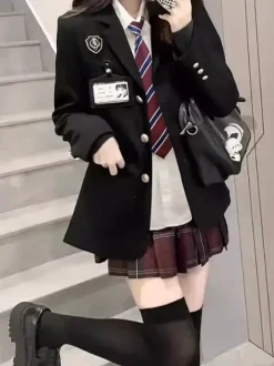 Ensemble Lolita JK d'uniforme scolaire japonais manteau à carreaux noirs à manches longues et jupe plissée.