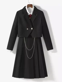 Ensemble Lolita JK d'uniforme scolaire japonais composé d'un manteau d'une chemise et d'une jupe à manches longues avec chaînes noires.