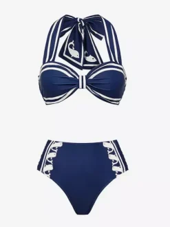 Ensemble maillot de bain deux tons bleu sexy à lacets et dos nu avec cache-maillots et paréos.