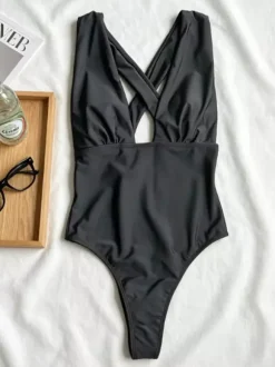 Ensemble maillot de bain noir sexy en dentelle soutien-gorge sans manches à col en U et jupe longue dos nageur.