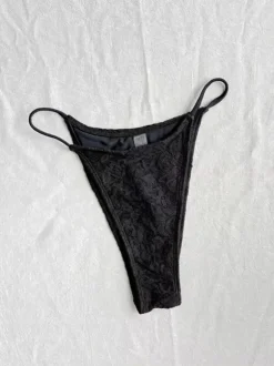 Ensemble maillot de bain rouge sexy en dentelle ajourée décolleté en V manches longues cache-maillot soutien-gorge dos nageur