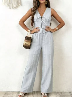 Ensemble 2 pièces : pantalon bleu ciel clair élégant style urbain haut à lacets et col en V sans manches.