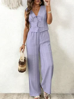 Ensemble 2 pièces : pantalon bleu ciel clair élégant style urbain haut à lacets et col en V sans manches.