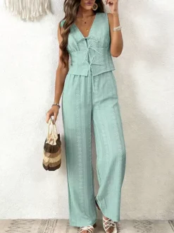 Ensemble 2 pièces : pantalon bleu ciel clair élégant style urbain haut à lacets et col en V sans manches.