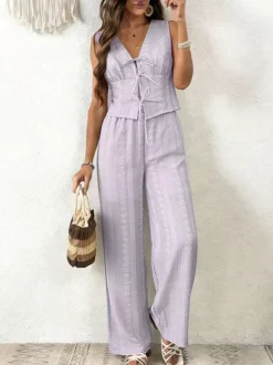 Ensemble 2 pièces : pantalon bleu ciel clair élégant style urbain haut à lacets et col en V sans manches.