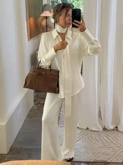 Ensemble 2 pièces pour femme : chemise à col et pantalon large style décontracté.