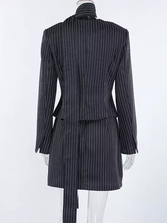 Ensemble robe blazer à fines rayures et tailleur jupe pour femme - Bleu marine chic col foulard coupe ajustée - Collection printemps 2026