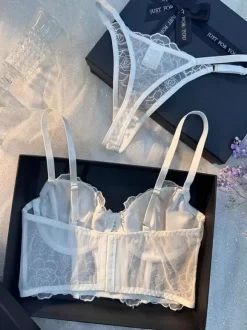 Ensembles 2 pièces de lingerie de mariée : soutien-gorge et culotte blancs en dentelle à volants
