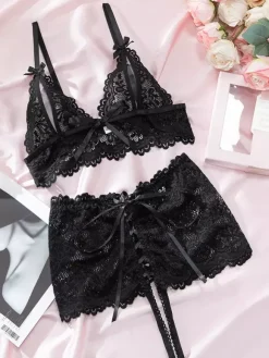 Ensembles 2 pièces de lingerie : soutien-gorge et culotte en dentelle noire sans bonnets