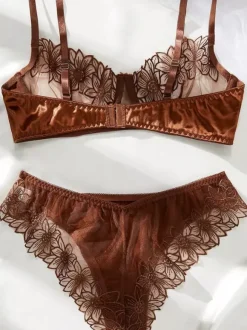Ensembles de lingerie 2 pièces : soutien-gorge et culotte en dentelle transparente marron et résille transparente.