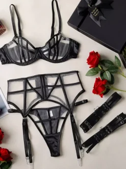 Ensembles de lingerie en dentelle noire à bretelles soutien-gorge cage culotte et porte-jarretelles