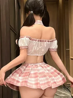 Ensembles de lingerie sexy pour écolière : mini-jupe dos nu et haut.