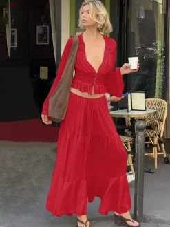 Ensembles deux pièces : jupe robe maxi couleur abricot tenue de villégiature boutons col en V manches longues.