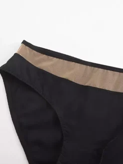 Ensembles de lingerie 2 pièces : soutien-gorge et culotte blancs à lacets et dos croisé.