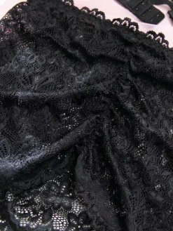Ensemble soutien-gorge et culotte 3 pièces noir à lacets et imprimé floral transparent