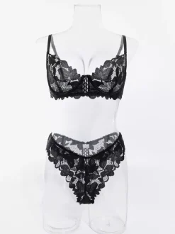 Ensemble soutien-gorge et culotte deux pièces en dentelle noire à volants et découpes
