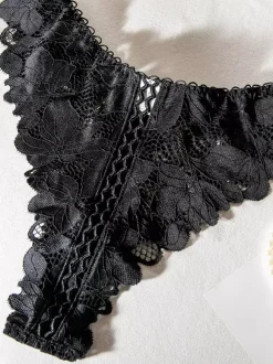 Ensemble soutien-gorge et culotte deux pièces en dentelle noire à volants et découpes