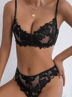 Ensemble soutien-gorge et culotte deux pièces en dentelle noire à volants et découpes