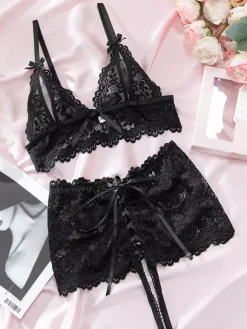 Ensemble soutien-gorge et culotte deux pièces en dentelle noire à fleurs sans entrejambe et sans bonnets avec n艙ud sur le devant.
