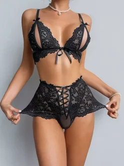 Ensemble soutien-gorge et culotte deux pièces en dentelle noire à fleurs sans entrejambe et sans bonnets avec n艙ud sur le devant.