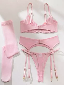 Ensemble soutien-gorge et culotte en dentelle rouge sexy pour femme 4 pièces.