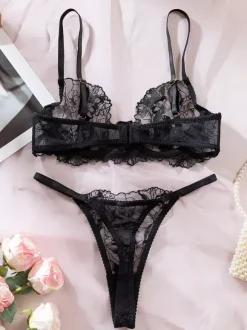 Ensemble soutien-gorge et culotte deux pièces en dentelle noire à volants