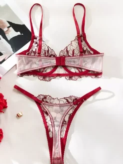 Ensemble soutien-gorge et culotte deux pièces en dentelle noire à volants