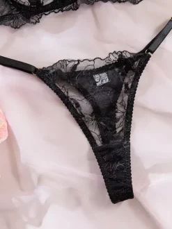 Ensemble soutien-gorge et culotte deux pièces en dentelle noire à volants