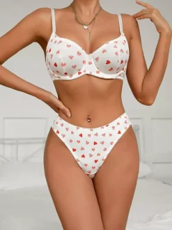 Ensembles 2 pièces de lingerie de mariée à motif c艙urs : soutien-gorge et culotte blancs.