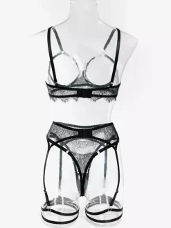 Ensembles 4 pièces de lingerie en dentelle sans bonnets : soutien-gorge et culotte noirs en dentelle.