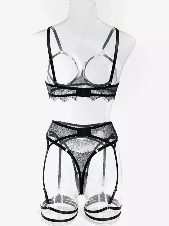 Ensembles 4 pièces de lingerie en dentelle sans bonnets : soutien-gorge et culotte noirs en dentelle.