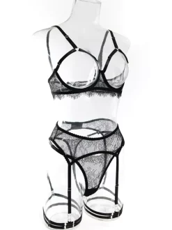 Ensembles 4 pièces de lingerie en dentelle sans bonnets : soutien-gorge et culotte noirs en dentelle.